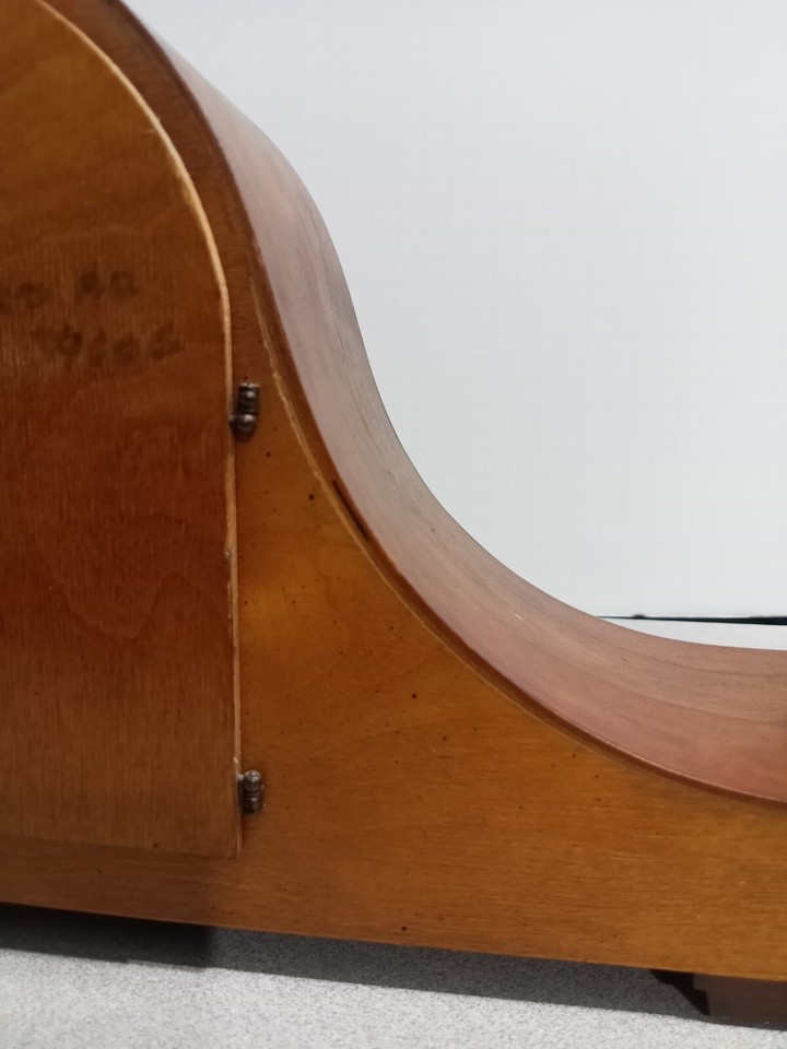 Howard Miller Mantle Clock 1050020 Wind up Three Chimes Works *See