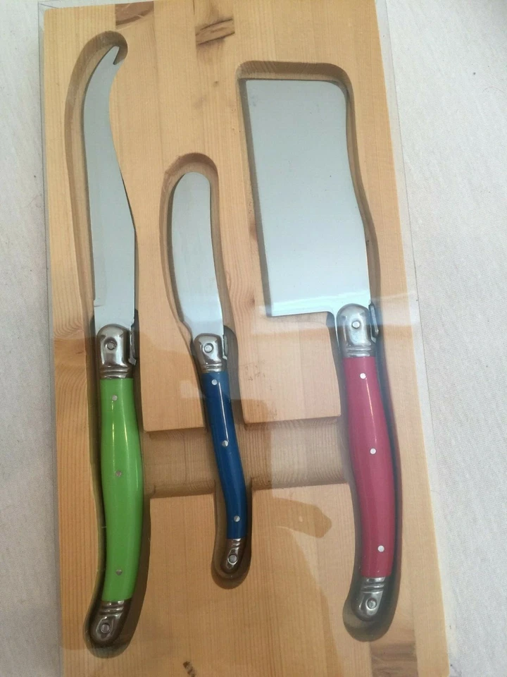 True Fresco 3075 Cheese Knives & Pine Cutting Board Set Stainless Enamel Handles - Image 3 of 4