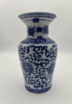 20th Century Antique Chinese Blue and White Ming Dynasty Style