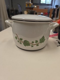 Kocktums Vintage Enamel Pot Ivy Pattern No Chips