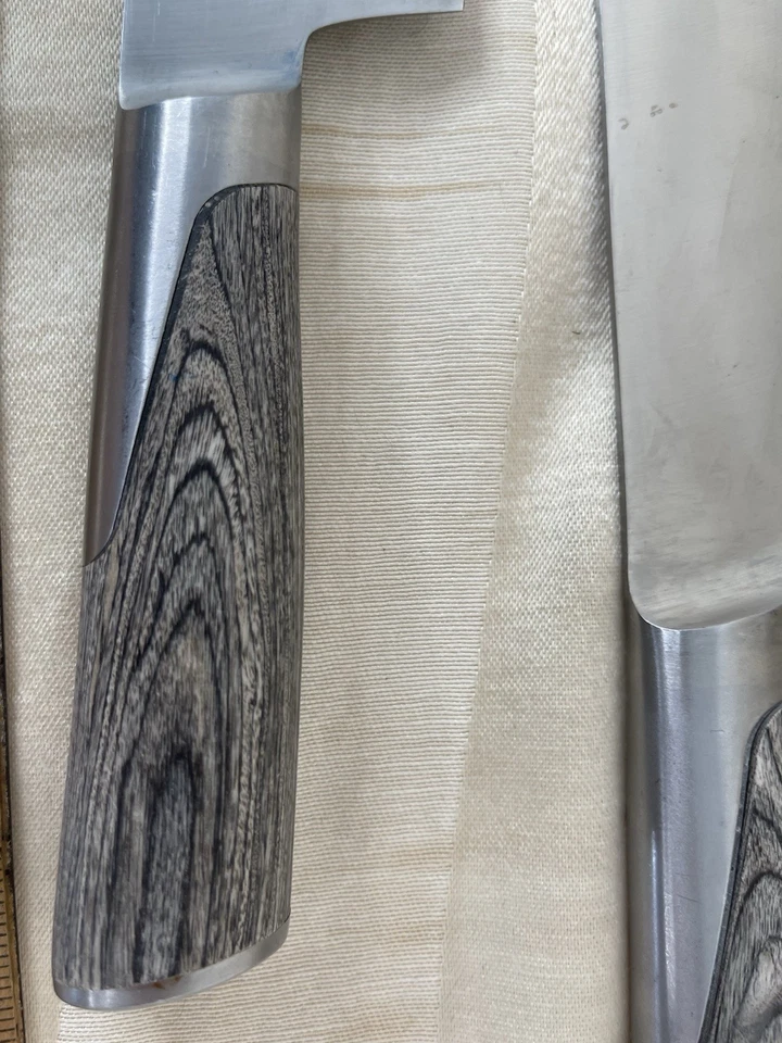 Cuchillo para pan y cuchillo de chef de diseñador IKEA SLITBAR Mårten Cyrén mango de madera gris Foto 3 de 4