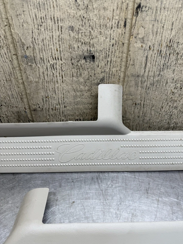 Cadillac Escalade 2006 umbrales de puerta/placas de desgaste conjunto OEM Foto 4 de 4