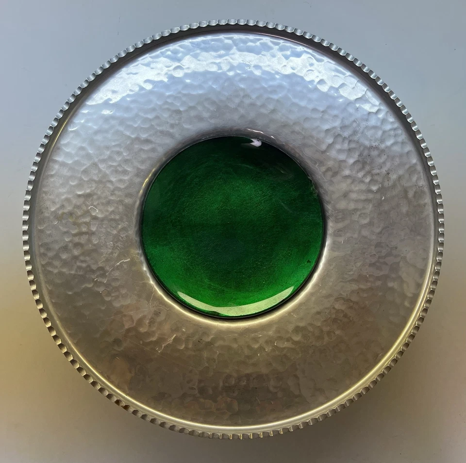 Vintage Rodney Kent 403 Suporte para Bolo de Tulipa de Alumínio Martelado Vidro Verde MCM - Imagem 4 de 4