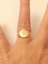 Gold Tone Signet Ring Size M Gift Pouch