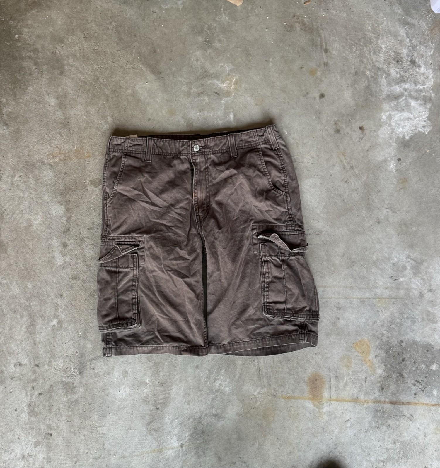 Vintage Levi’s Brown Cargo Shorts Mens Size 33 Y2K Baggy Skater Workwear