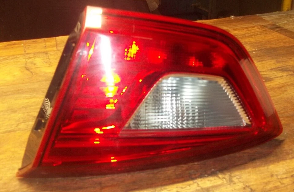 2017-2019 CHEVY CRUZE Passenger Side Right Tail Light Assembly Decklid Mounted - Image 3 of 4