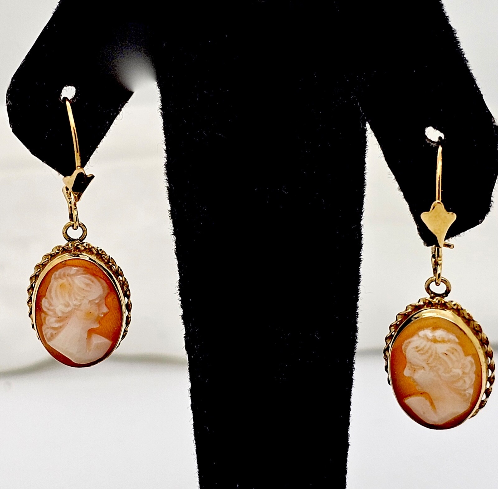 14K SOLID GOLD MOUNTED CARVED SHELL PORTRAIT CAME… - image 1