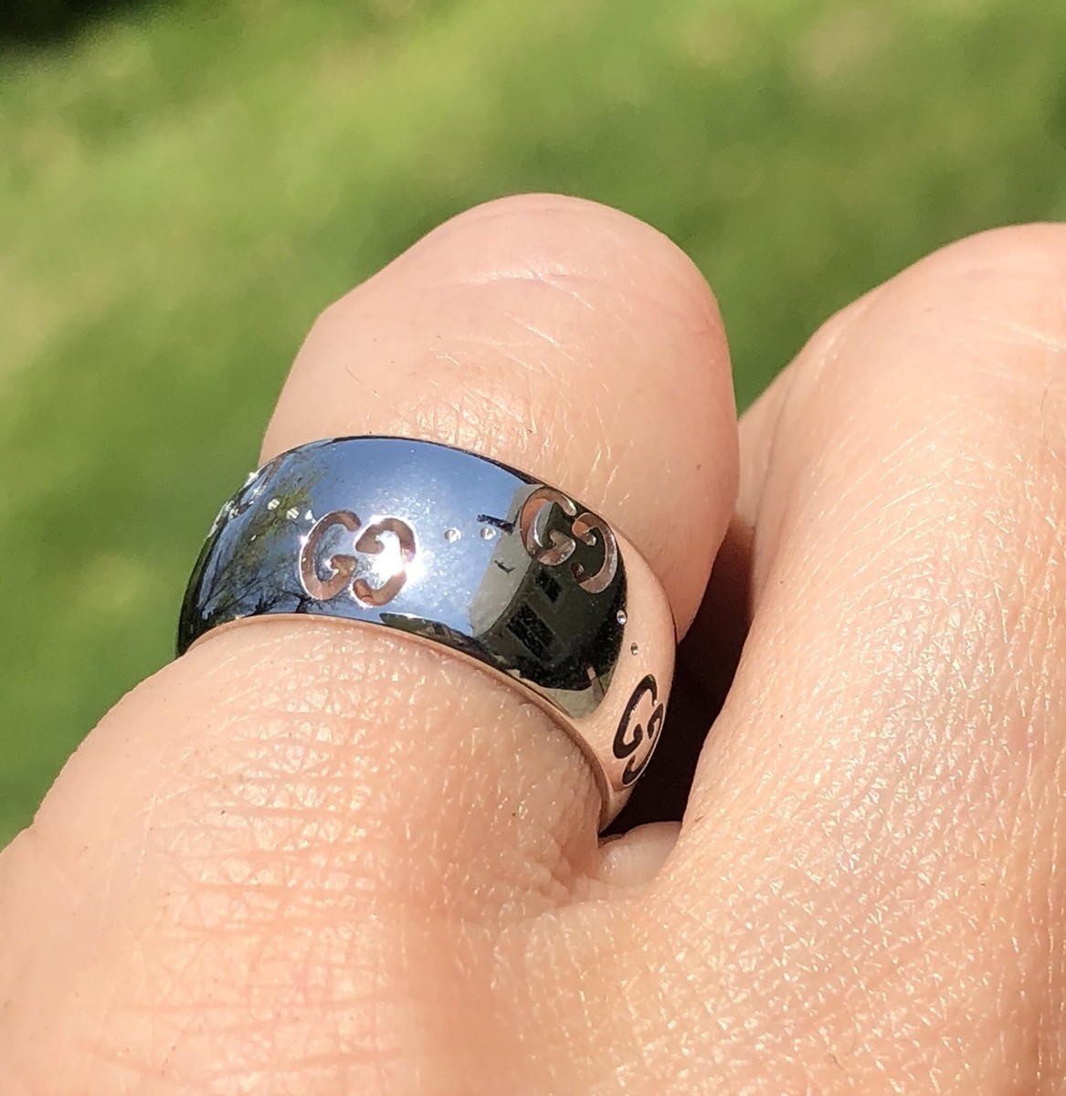 GUCCI ICON 18K White Gold Band Logo Cutout Perforated Ring