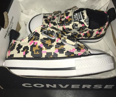 infant cheetah converse
