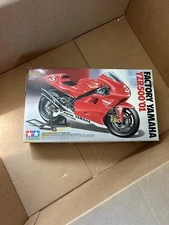 TAMIYA 2001 FACTORY YAMAHA YZR500'01 1:12 MOTORCYCLE MODEL KIT #14088*2200