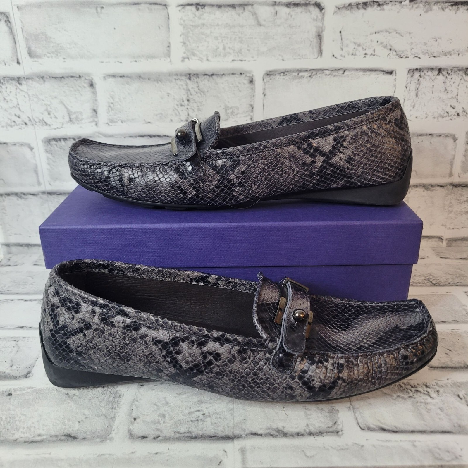 EUC Stuart Weitzman Black Painted Python Loafers … - image 3