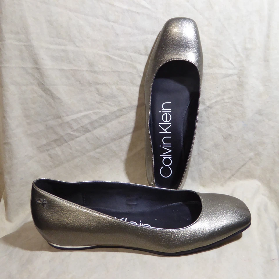 🩰 Zapatos planos de ballet Calvin Klein talla 8 M charol metálico peltre; tacones ocultos Foto 2 de 4