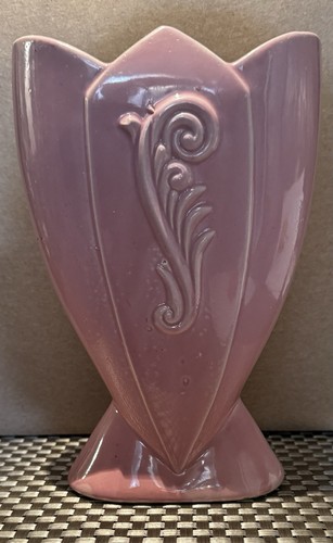 Vintage Fredericksburg Pottery Pink Tulip Fan Vase Ceramic Floral Design 1940’s