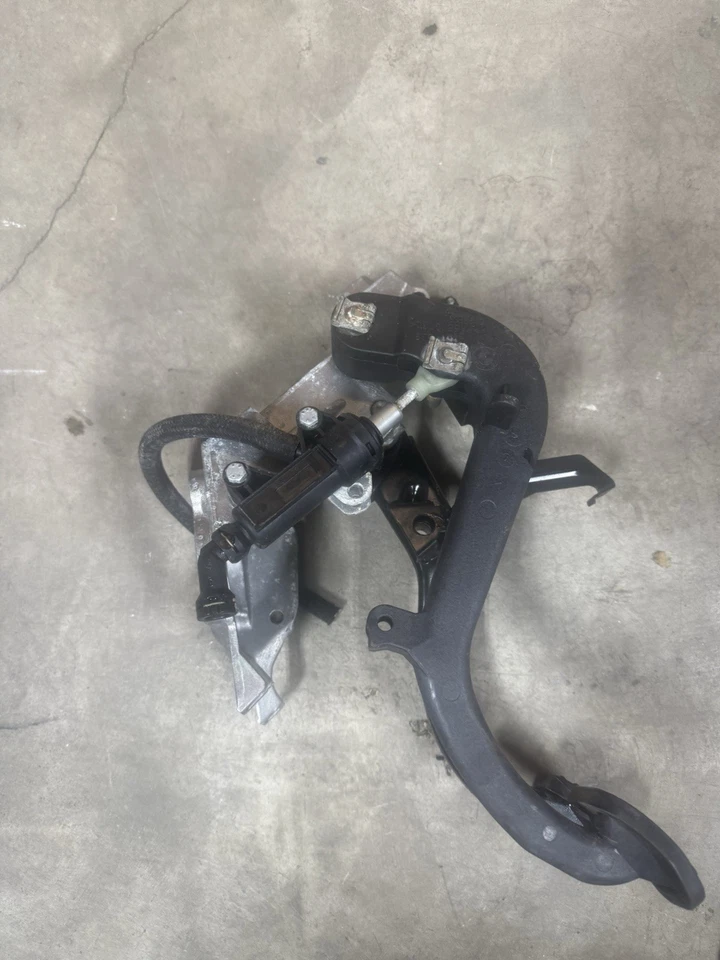 1997-2003 BMW E39 Manual Pedal Assembly  - Image 3 of 3