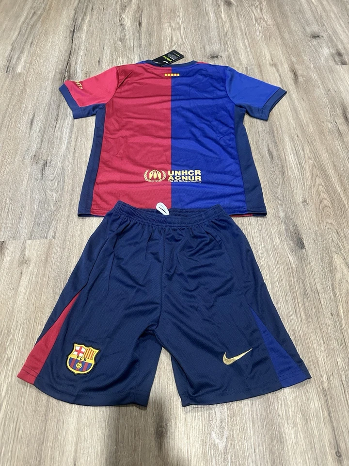 巴塞罗那足球球衣 Travis Scott M 码儿童 8-9 岁全新 — 第 4/4 张图片