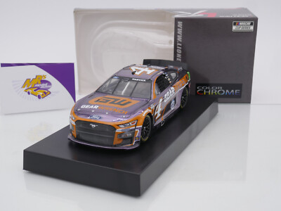 Lionel Racing CX42223GEWKHCL # Ford NASCAR 2022 Kevin Harvick - GearWrench 1:24