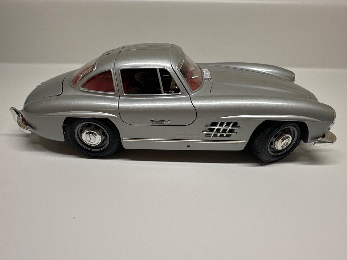 Burago - Rolls Royce Camargue 1:22 & Mercedes 300 SL 1:18