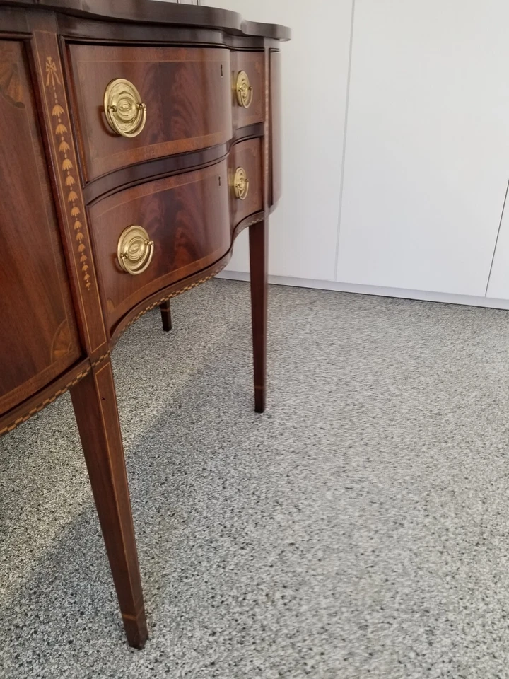 Aparador Buffet Councill Craftsman Hepplewhite Serpentina Incrustaciones Latón Galera Foto 2 de 4
