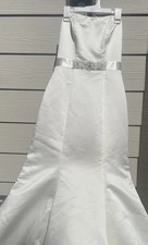 David’s bridal wedding dress Size 2 long train button down back very elegant 