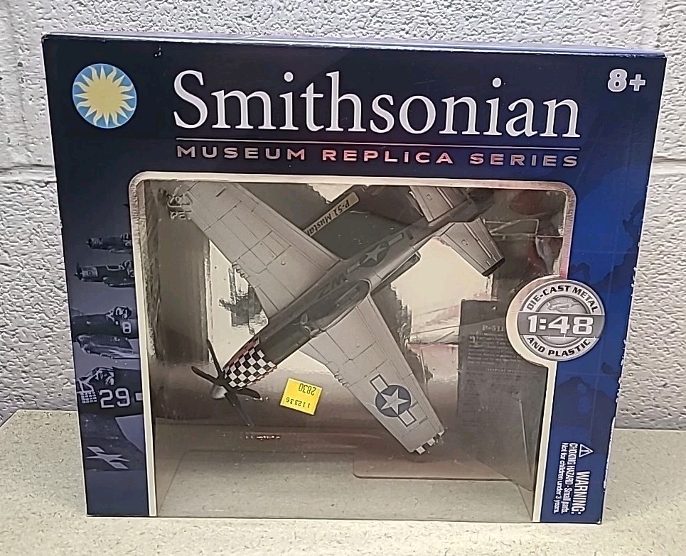 P-51 Mustang- 1:48 Scale Smithsonian Museum Replica WW2 Fighter Plane