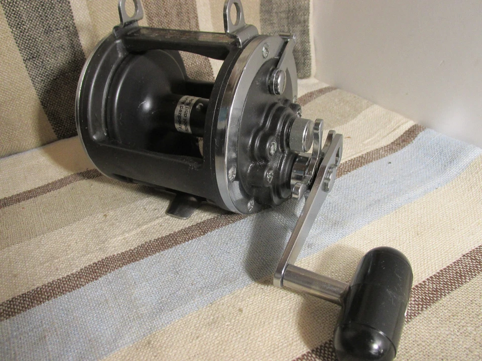 Carrete de pesca convencional de caza mayor Daiwa Sealine 400H hecho en Japón Foto 2 de 4