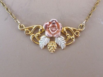 Vtg Coleman Co Black Hills Gold 10K Yellow~Rose~Green Gold Leaves Grape Necklace