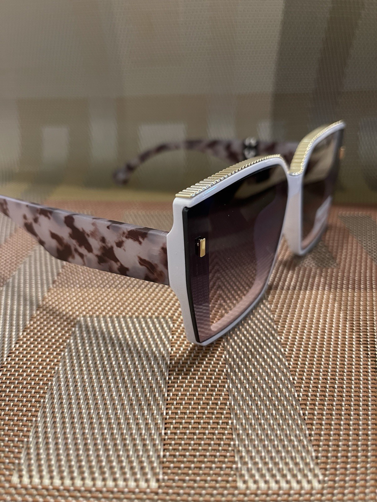 TRUE RELIGION Women’s White Frame Sunglasses Oversized Gold Accent Marbled Arms  thumbnail 14