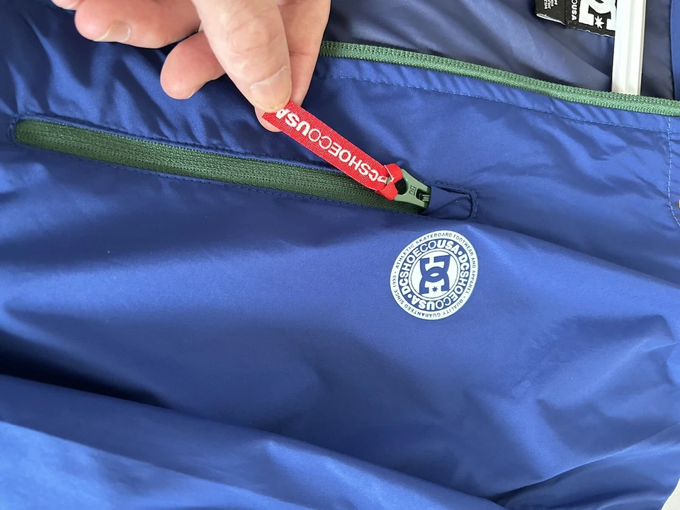 Cortavientos DC Shoes verde y amarillo. Talla pequeña, excelente estado Foto 3 de 3