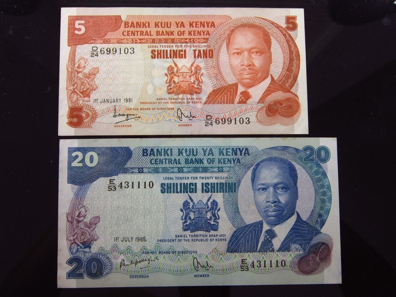 Kenya 5 1981 + 20 Shillings 1985 Pair i9103 Benki Kuu Central Bank Money