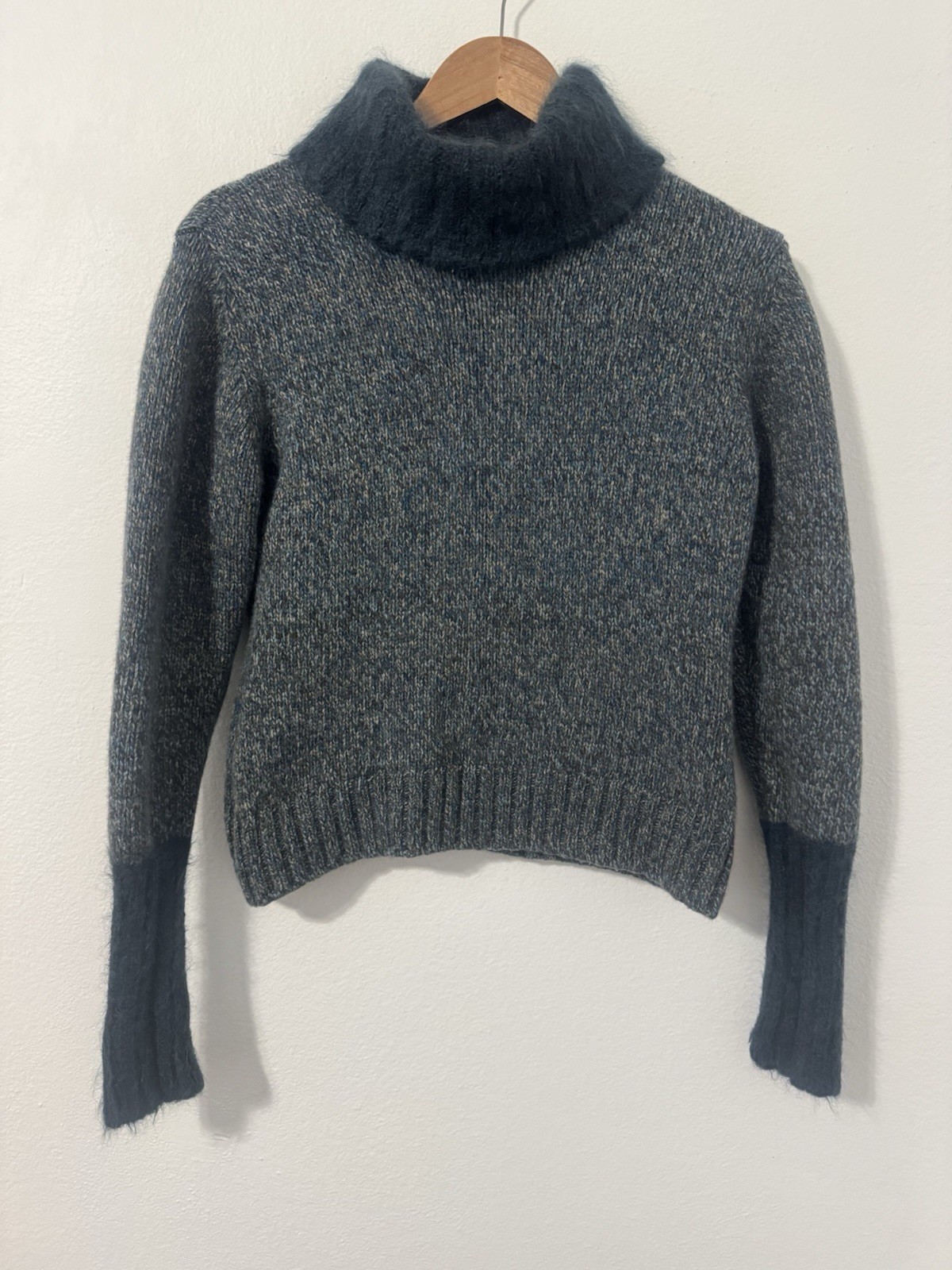 Givenchy, VTG Givenchy Boutique Sweater 80s Wool Blend Fuzzy Collar Made in Japan LG *read