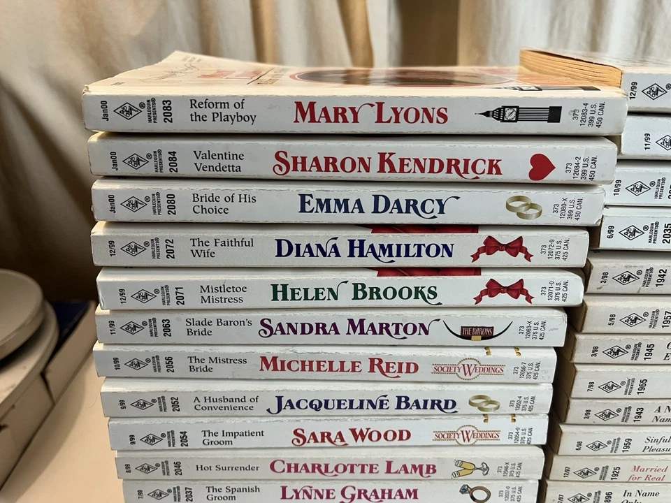 Lot of 31 Vintage Harlequin Presents Paperback Books 90s-2000 Romance Novel - Image 4 of 4