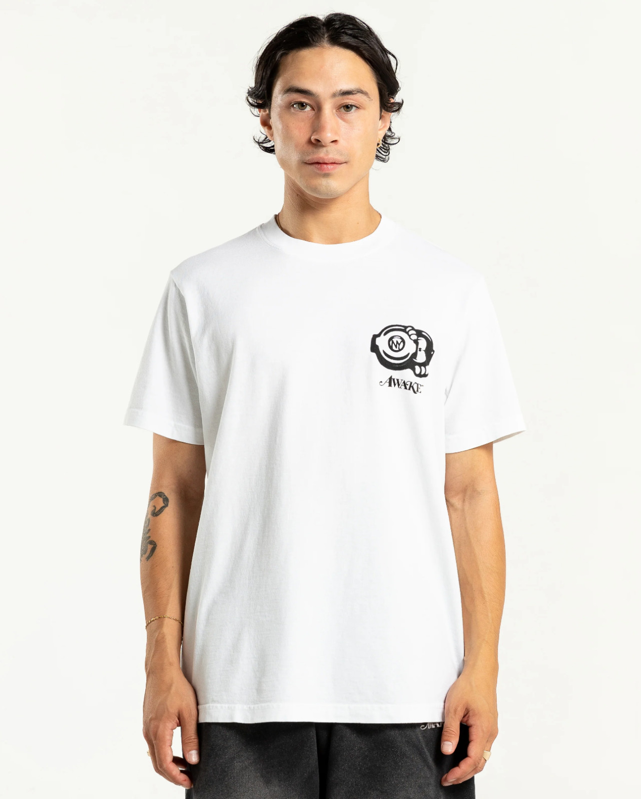 Camiseta Awake NY Pothole Blanca Talla XL NUEVA (Oi Polloi, Ropa Final)