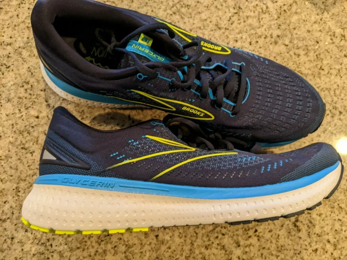 Navy blue brooks shoes 2025