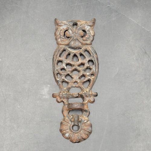Vintage Cast Iron Owl Swivel Bracket Wall Mount Hook Holder Flag Holder Decor