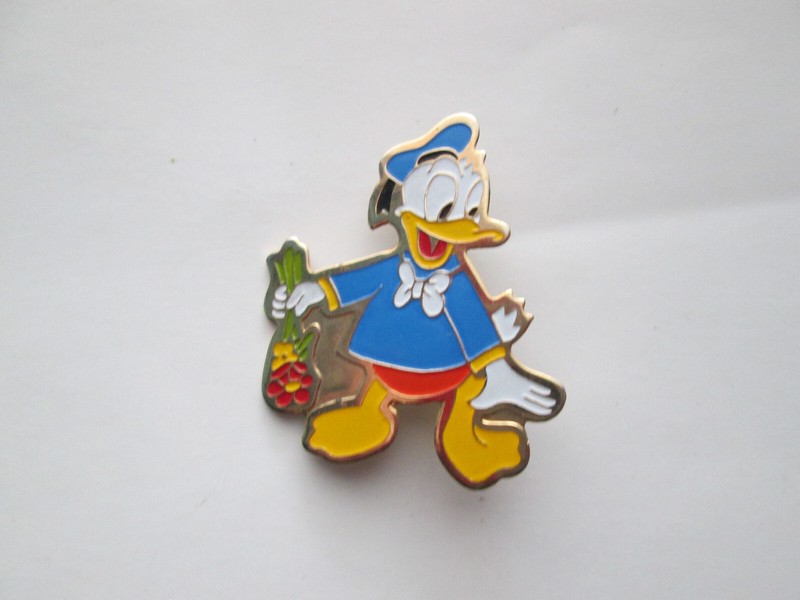1979 Donald Duck & Flowers Pin