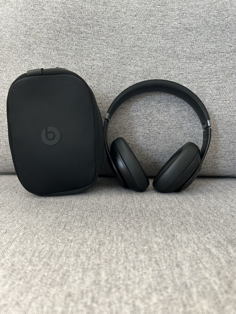 Beats by Dr. Dre - Beats Studio Pro Wireless Noise Cancelling Over-the-Ear Headp
