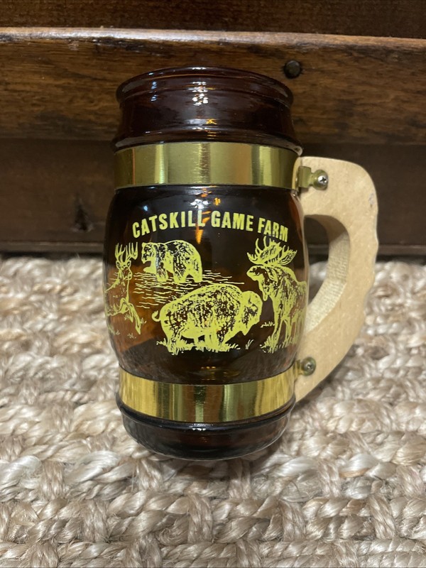 VINTAGE CATSKILL GAME FARM NOW CLOSED GLASS MUG WITH WOODEN HANDLE 3" X 5" TALL