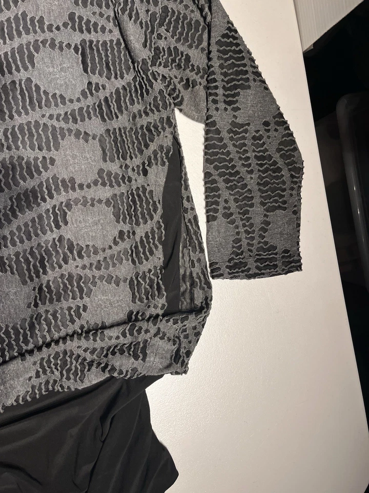 Blusa Artística Colección IC Top Para Mujer XL Negra Gris Camisa Connie K Poli Rayón Foto 4 de 4