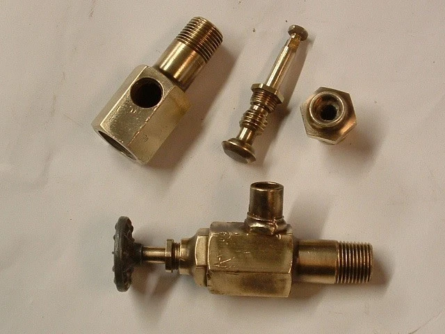 Grifo/válvula de control de calefacción de latón Triumph TR2 Triumph TR3 bueno Foto 2 de 3