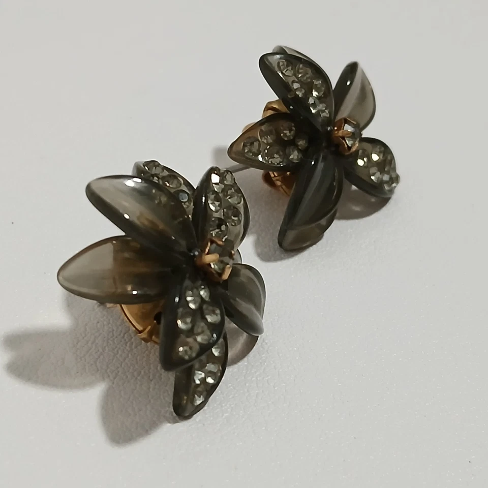 Pendientes J.Crew Flor Acrílica con Estrás de Cristal Tachuelas Florales Foto 4 de 4