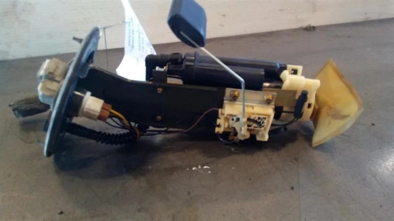 Conjunto de bomba de combustible de 2004 Kia Optima 2,4 L 7293185 Foto 3 de 4