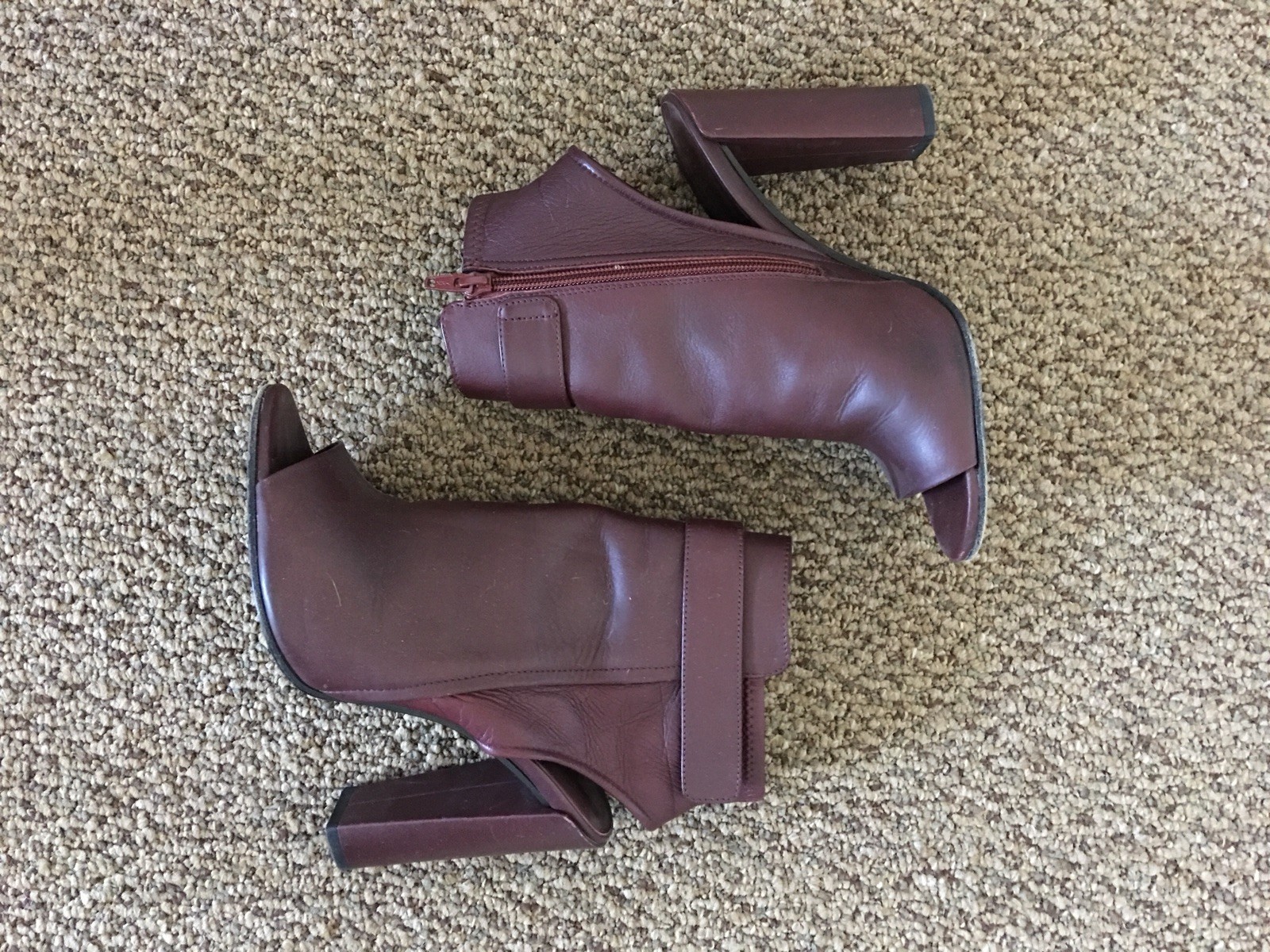 Vince Brigham Bordeaux Burgundy Oxblood Peep Toe Bootie, Größe 8.5 Vince Brigham Bordeaux Burgundy Oxblood Peep Toe Bootie, Größe 8.5