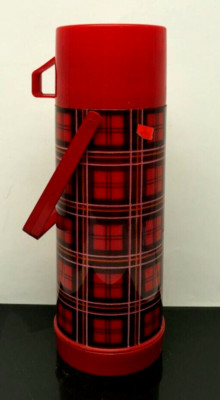 Vintage 1970s Aladdin 1-quart thermos with carry handle color: Red Plaid NOS New