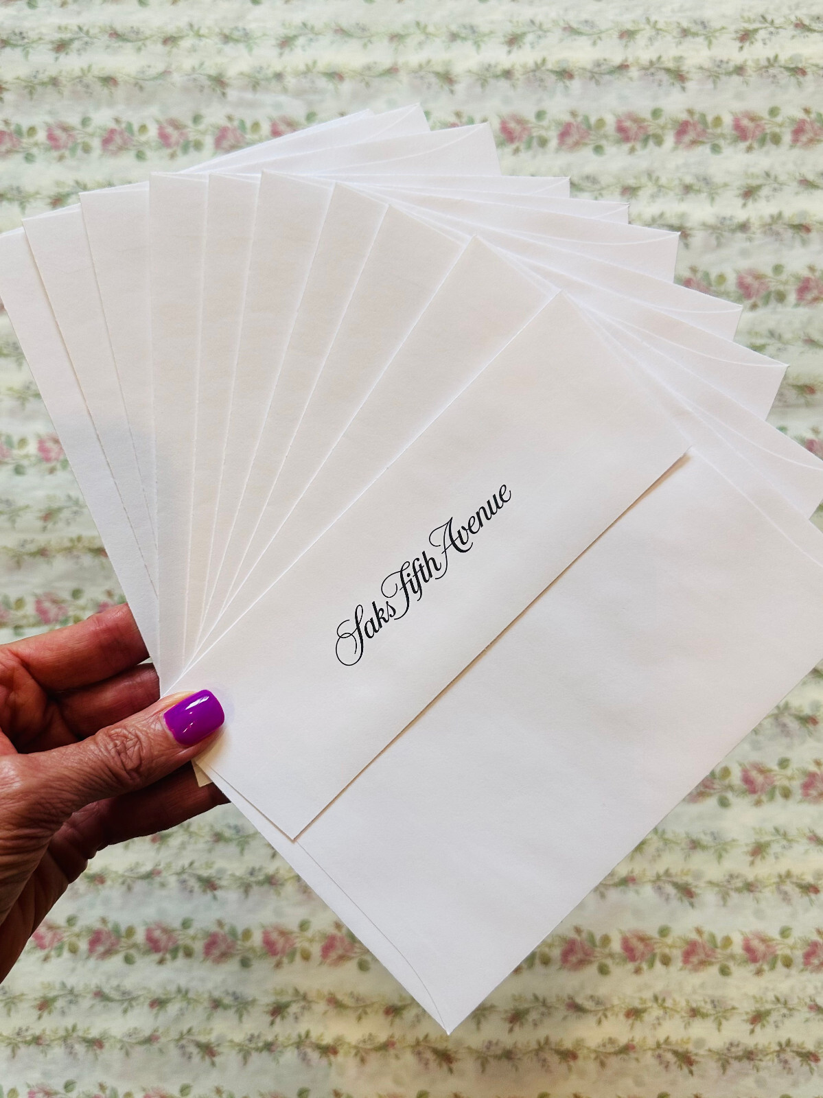 NEW Set of 10 Lindenmeyr Brand Saks Fifth Avenue Printed Envelopes 4.75 x 6.5 in