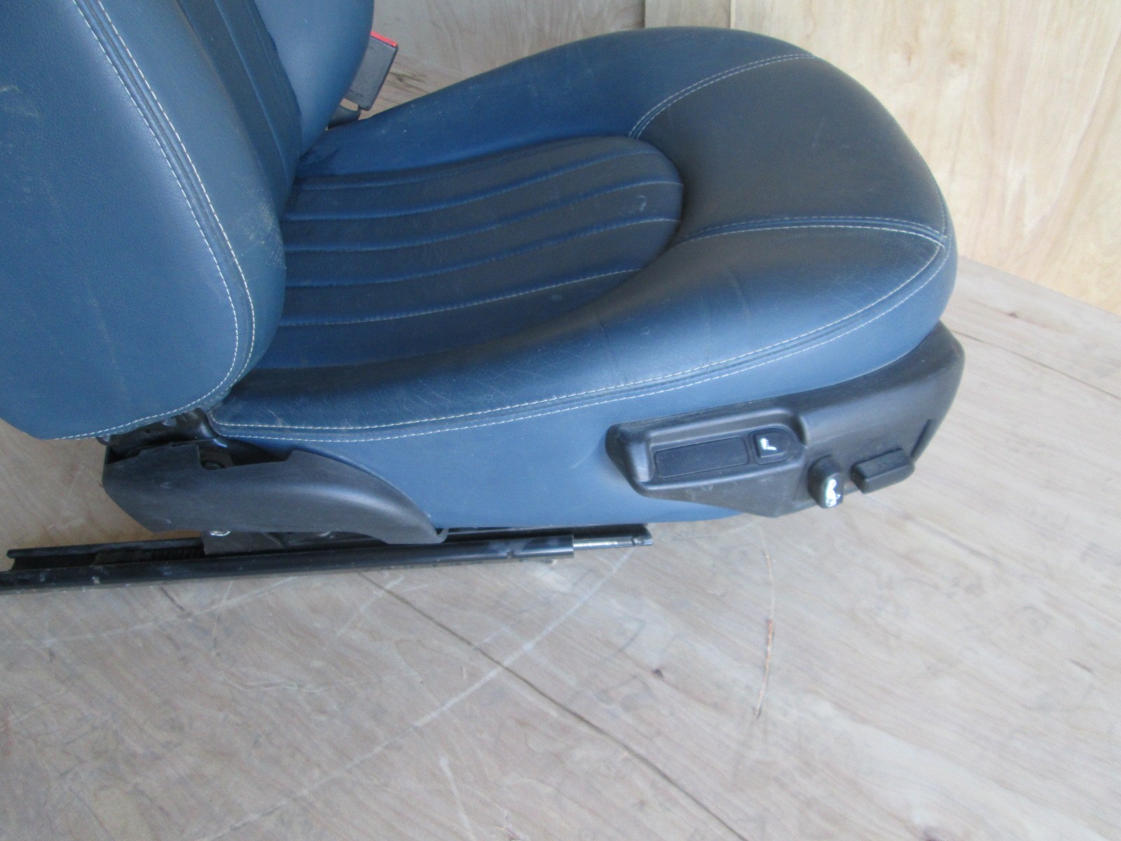 Maserati Coupe - RH / Passenger Seat w/ Rails / Guides  # 9811008