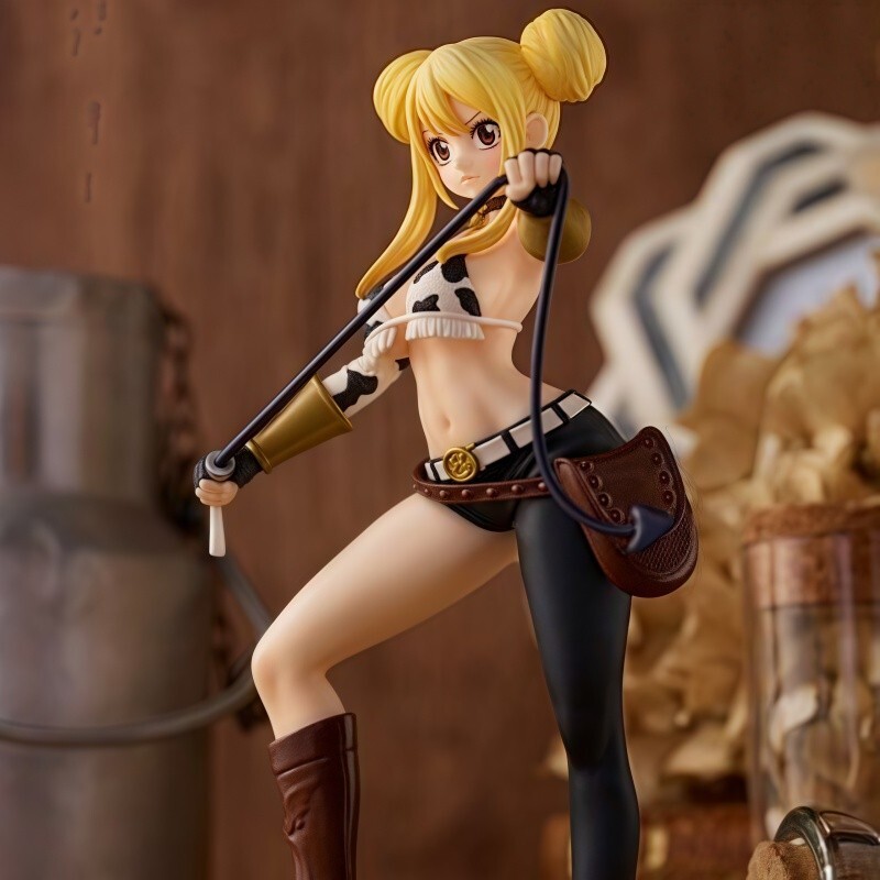 Figurine Lucy Fairy Tail 19cm pour Décoration Bureau et Vitrine Manga