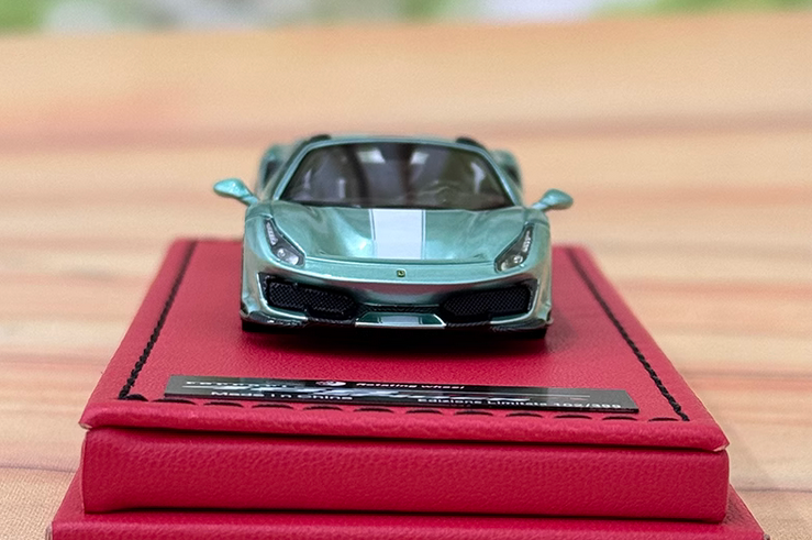 Rotating wheel 1/64 Resin car model Ferrari 488 Pista