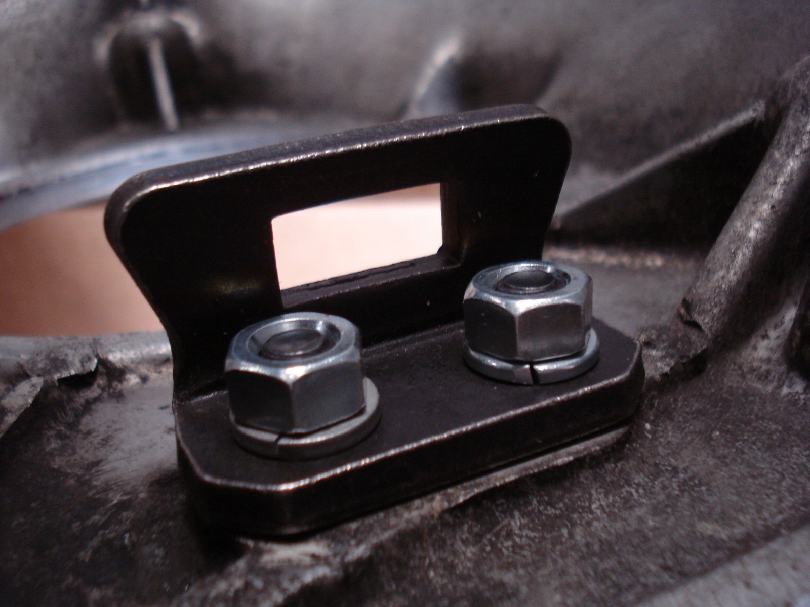 Купить 19671975 Mustang & Ford Clutch Fork Bellhousing Pivot на