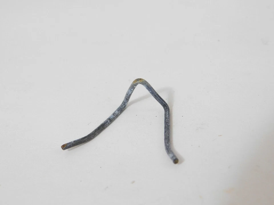 1 Nuevo de Lote Antiguo Genuino Benelli Cosmopolitan Faro Clip de Resorte 65cc Puma Parte G199 Foto 2 de 3