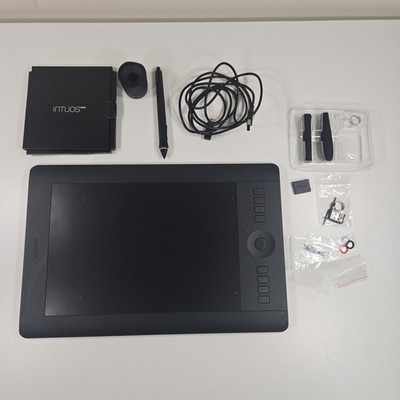 Wacom PTH-651 Intuos Pro Medium Creative Pen & Touch Tablet w